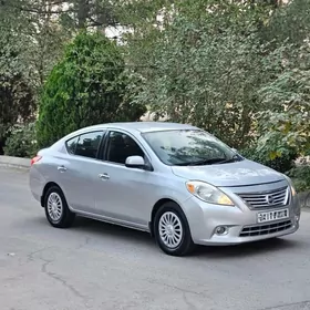 Nissan Versa 2011