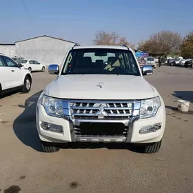 Mitsubishi Pajero 2016