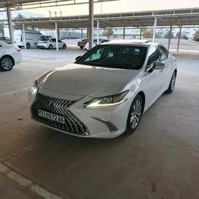 Lexus ES 2020
