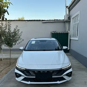 Hyundai Elantra 2025