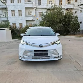 Toyota Sienna 2021