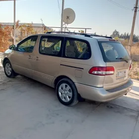 Toyota Sienna 2002