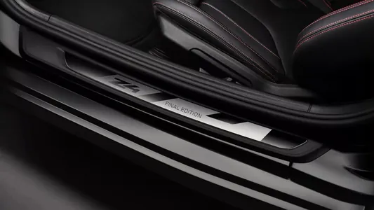 BMW Z4 sportkarynyň hoşlaşyk wersiýasyny çykarar