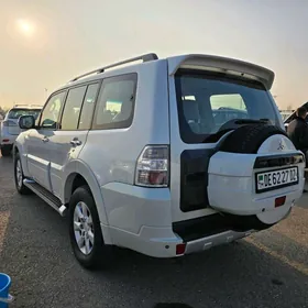 Mitsubishi Pajero 2012