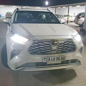 Toyota Highlander 2021