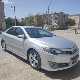 Toyota Camry Hybrid 2014