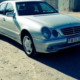 Mercedes-Benz E320 2001