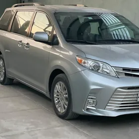 Toyota Sienna 2019