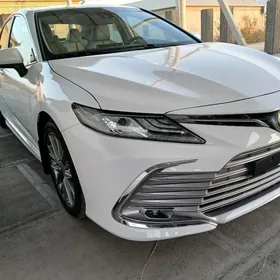 Toyota Camry 2021