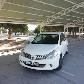 Nissan Versa 2012