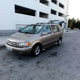 Toyota Sienna 1999