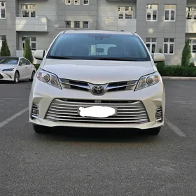 Toyota Sienna 2018