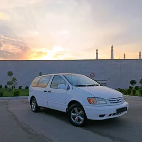 Toyota Sienna 2000