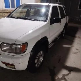 Nissan Pathfinder 1999