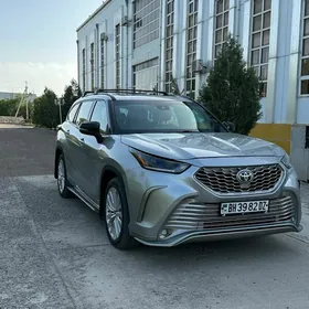 Toyota Highlander 2021