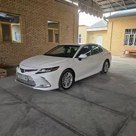 Toyota Camry 2021