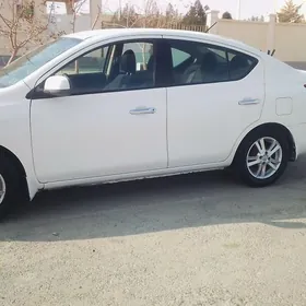 Nissan Versa 2012
