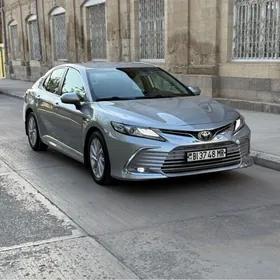 Toyota Camry 2021