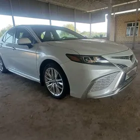 Toyota Camry 2021