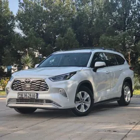 Toyota Highlander 2021