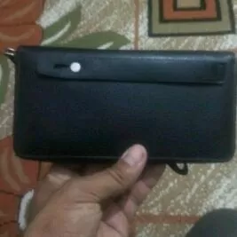 Sumka kaşlýok we äýnek mužskoý