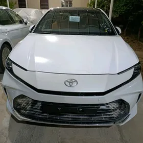 Toyota Camry Hybrid 2025