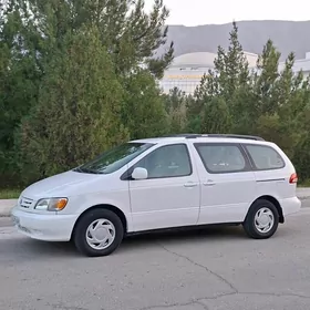 Toyota Sienna 2002