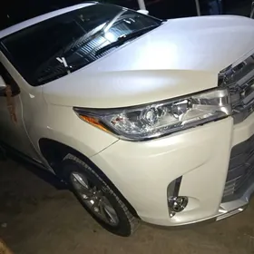Toyota Highlander 2019