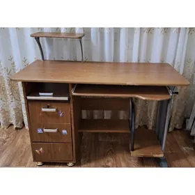 письменный стол