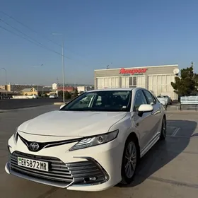 Toyota Camry 2021