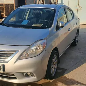 Nissan Versa 2012