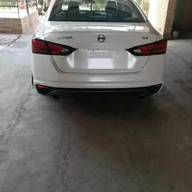 Nissan Altima 2019