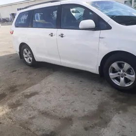 Toyota Sienna 2015