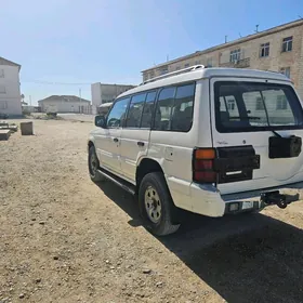 Mitsubishi Montero 1995