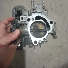 zaslonka  tayota Camry 2.2