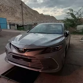 Toyota Camry 2021