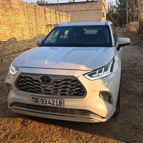 Toyota Highlander 2021