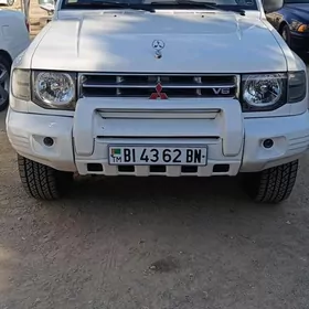 Mitsubishi Pajero 2000