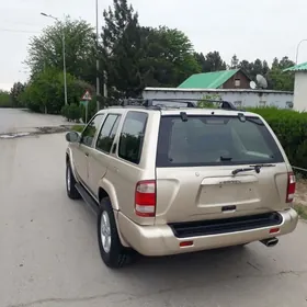 Nissan Pathfinder 1999