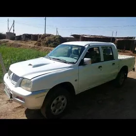 Mitsubishi L200 2005