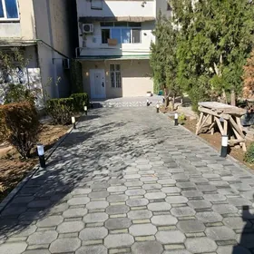 1-этаж + двор  5-мкр.