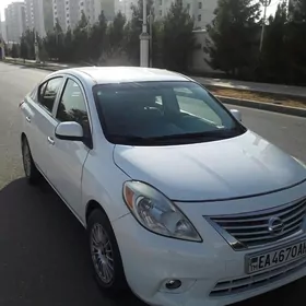 Nissan Versa 2012