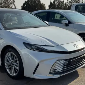 Toyota Camry Hybrid 2025