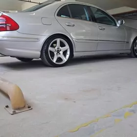 Mercedes-Benz E350 2005