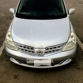 Nissan Tiida 2011