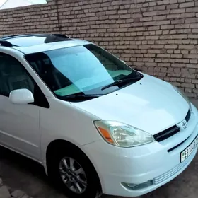 Toyota Sienna 2003
