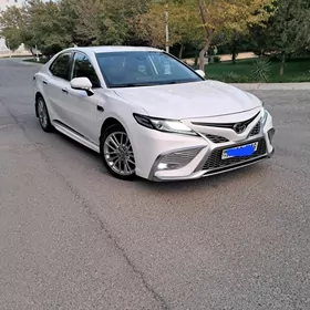 Toyota Camry 2021