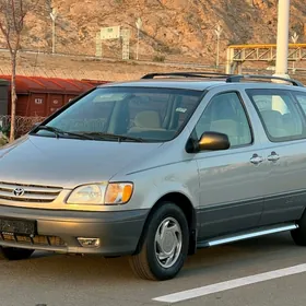 Toyota Sienna 2003