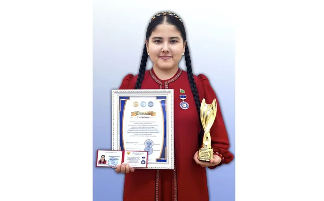 Представительница Туркменистана названа «Лучшим студентом тюркских народов»