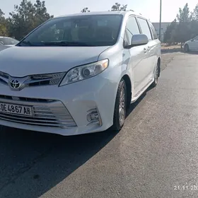 Toyota Sienna 2019